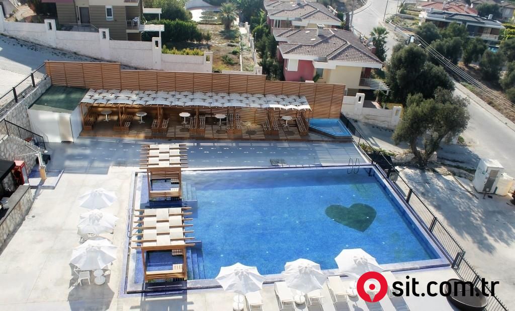 ÇEŞME AYAYORGİ KOYUNDA SATILIK OTEL