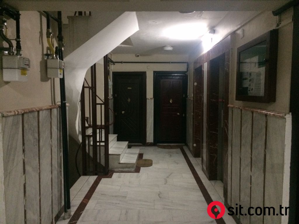 KOZYATAĞI METROYA 5DK YÜRÜME MESAFEDE 2+1 YAPILI SATILIK DAİRE