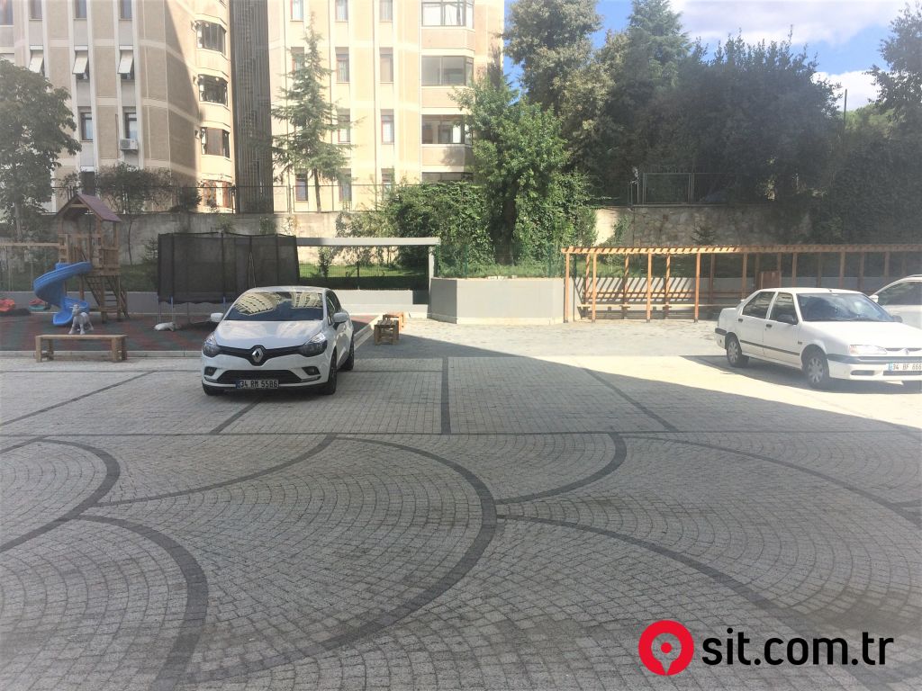 KAZASKER DE SIFIR BİNADA EBEVEYN BANYOLU 3+1 SATILIK DAİRE