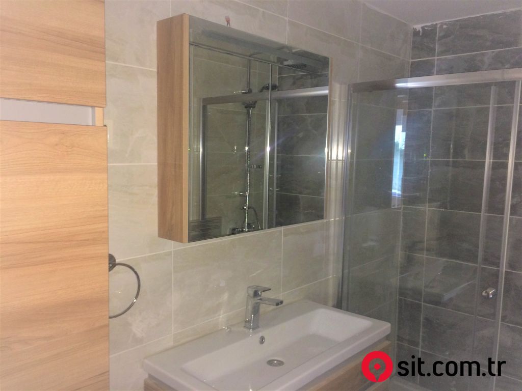 KAZASKER DE SIFIR BİNADA EBEVEYN BANYOLU 3+1 SATILIK DAİRE