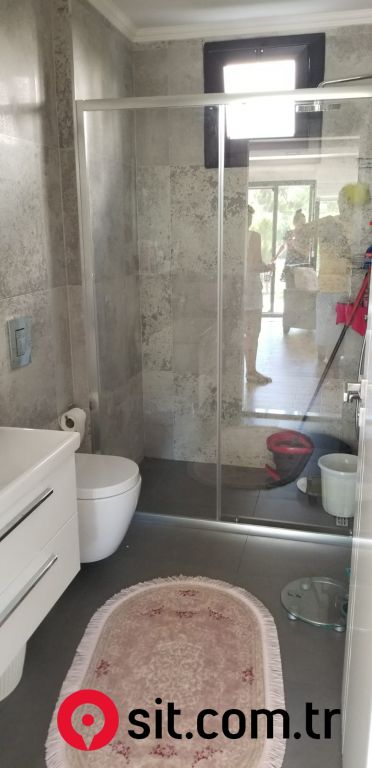 Urla Kalabakta Nezih Sitede Satılık Villa